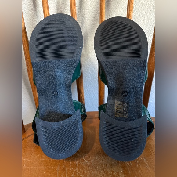 NWOT Women’s EU 38 Green Patent T-Strap Mary Janes - Picture 7 of 7